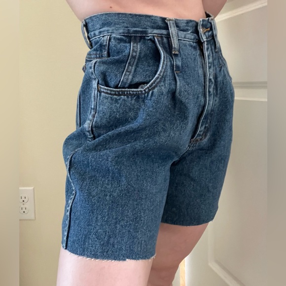 Vintage The Limited Cut-Off Pleated High Rise Blue Jean Shorts with Back Yoke - Picture 5 of 16